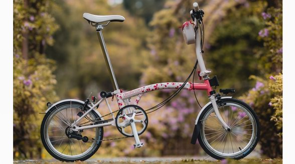 BROMPTON 推出亚太地区限定款樱花粉 绽放属于她的骑迹