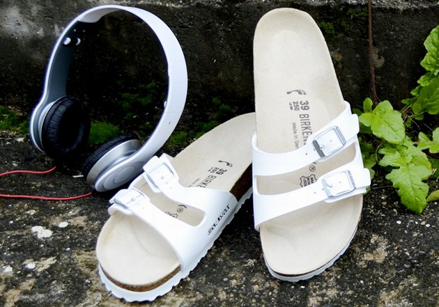 经典白色勃肯Birkenstock 夏日清凉舒适之首选