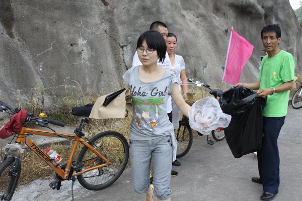 9月1日，浦江国际开元大酒店举行了“开元自行车骑行日”绿色骑行活动，以骑自行车、捡拾仙华水库边垃圾等形式，倡导“低碳、绿色、环保”的生活方式。