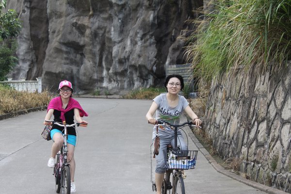 9月1日，浦江国际开元大酒店举行了“开元自行车骑行日”绿色骑行活动，以骑自行车、捡拾仙华水库边垃圾等形式，倡导“低碳、绿色、环保”的生活方式。