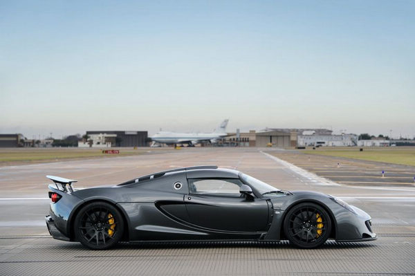 Hennessey Venom GT 打破0-300KM/H加速纪录