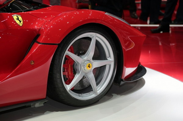 倍耐力将为法拉利「LaFerrari」打造专属轮胎