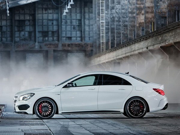 奔驰正式公布2014款CLA45 AMG 官方照片